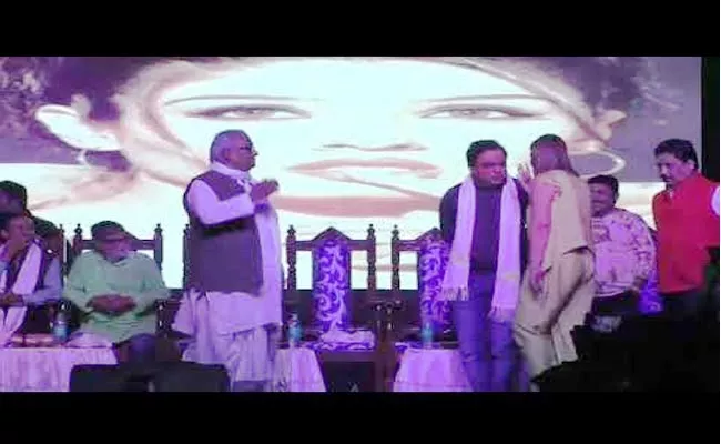 TMC MP Dances With Raveena Tandon - Sakshi