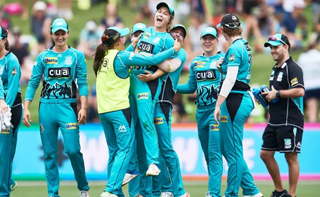 Big Bash League Thrilling Finish Sees Brisbane Heat in the First Semifinal - Sakshi