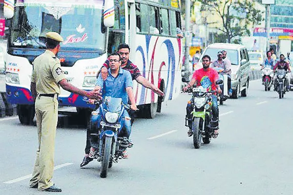 Licenses and RCs stuck in the RTA with shortage of ribbons - Sakshi