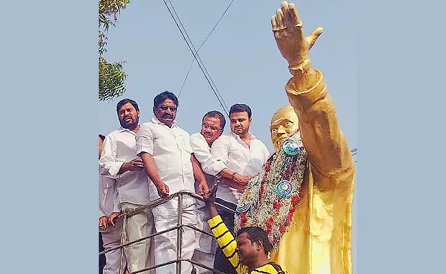 TDP Leaders Conflicts in NTR Death Anniversary YSR Kadapa - Sakshi