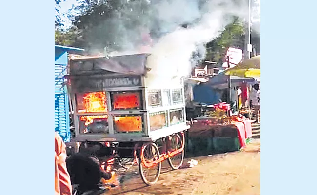 Cylinder Explosion At Pani Puri Cart In Kalwakurthy - Sakshi