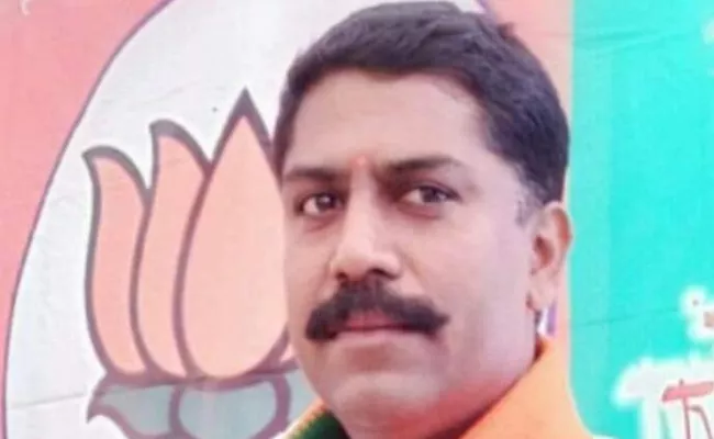 BJP Leader Manoj Thackeray Found Dead On Road In Madhya Pradesh - Sakshi