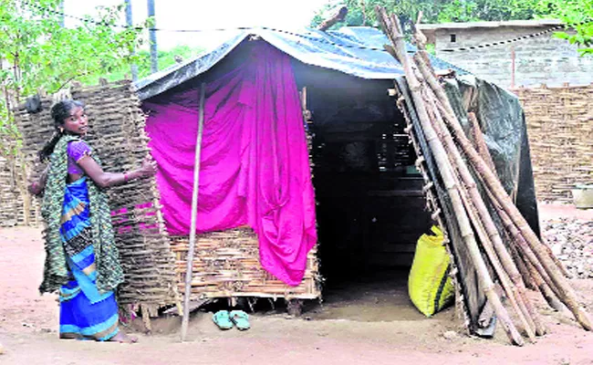 House Collapse With Peddavagu Water At Velerupadu - Sakshi