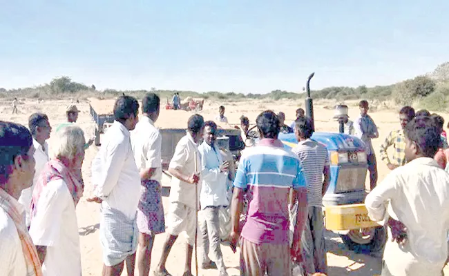 Sand Mafia In Medak - Sakshi