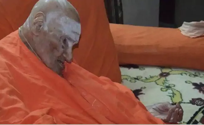 Karnataka Seer Shivakumara Swami Dies at 111 - Sakshi