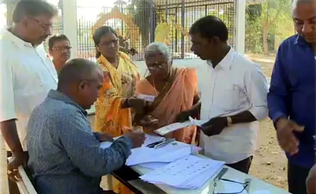 Polling For First Phase Of Telangana Gram Panchayat Elections Ended - Sakshi