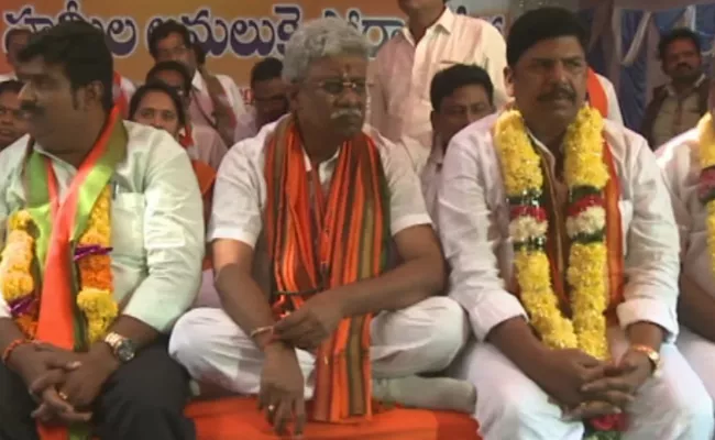 BJP Leader Pydikondala Manikyala Rao Started Hunger Strike - Sakshi