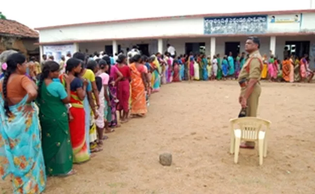 Telangana First Phase Gram Panchayat Election Polling Begins - Sakshi