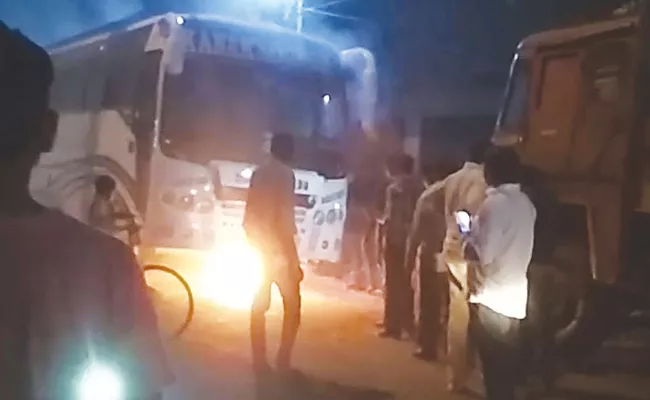 Fire Accident in Private Travels Bus West Godavari - Sakshi