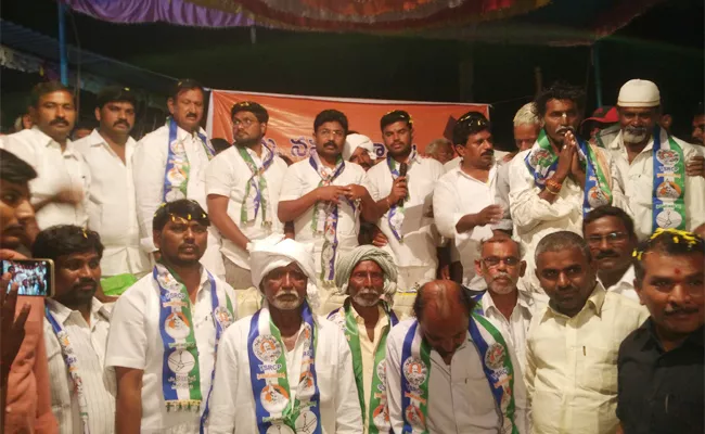 kakarla Villagers Join in YSRCP - Sakshi