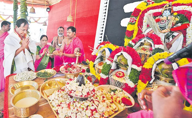 Second Day Chandi Yagam In KCR Farm House - Sakshi