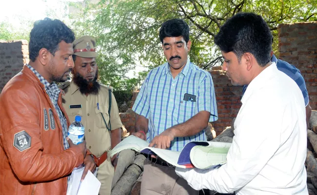 Teak Wood  Business Houses  Seized Nizamabad - Sakshi