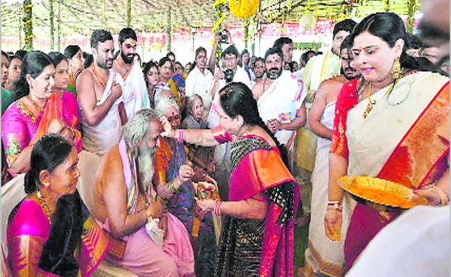 TRS MPs And Leaders Attend For Chandi Yagam - Sakshi