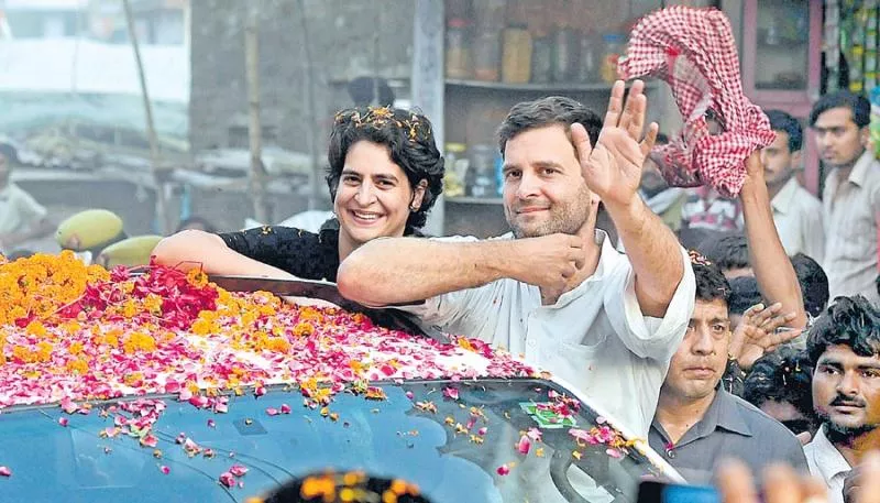 Priyanka Gandhi Vadra formally enters politics - Sakshi