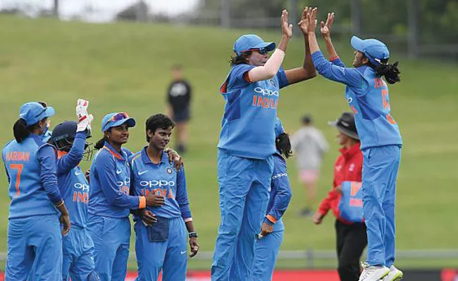 Indian Womens keep New Zealand to 192 Runs - Sakshi