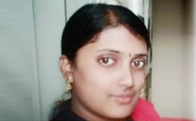 Pregnant Woman Died With Doctors Negligence In Karnataka - Sakshi