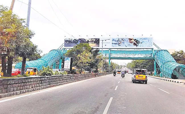 Foot Over Bridges Construct 11 Places in  Hyderabad - Sakshi