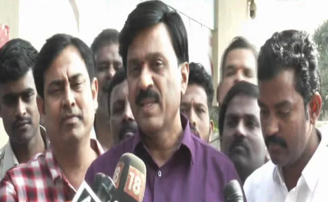 Gali Janardhan Reddy Meets MLA Anand Singh In Hospital - Sakshi