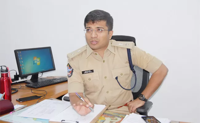 Chittoor SP Vikranth Patil Warning To Social Media Fake News - Sakshi