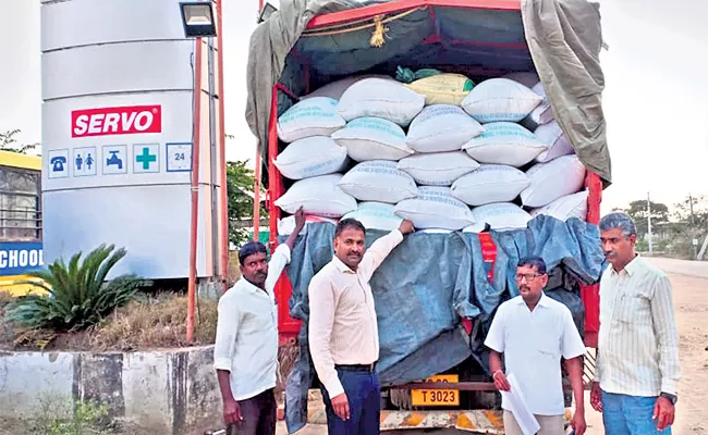 Vigilance Enforcement Officers Ration Rice Seized Medak - Sakshi