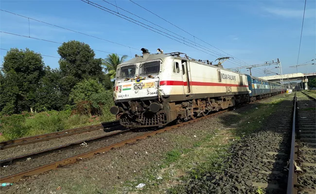 Visakha Tirumala Express Service to Kadapa Railway Station - Sakshi