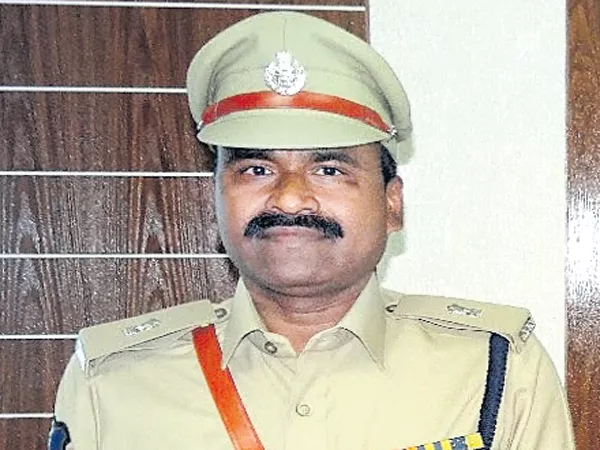 Presidential Medal to ACB deputy director Madhusudan Reddy - Sakshi