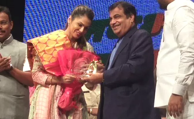 Actor Isha Koppikar Joins Bharatiya Janata Party - Sakshi