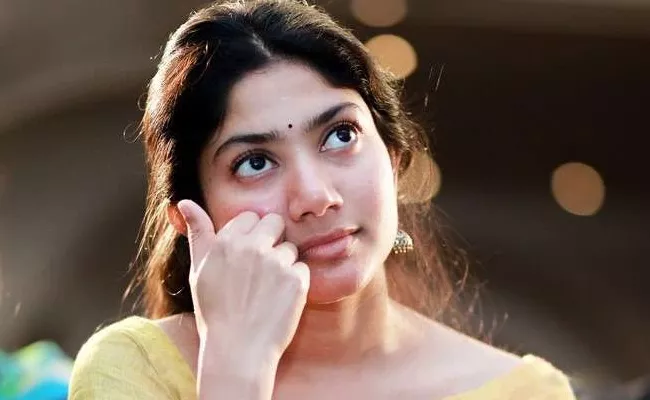 Sai Pallavi May Act As Naxalite In Virata Parvam 1992 Directed By Venu Udugula - Sakshi