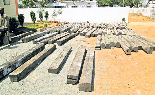 Wood Smugglers Arrested  In Medak - Sakshi