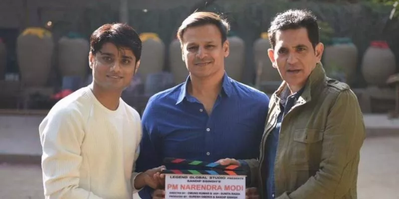 PM Narendra Modis Biopic Starring Vivek Oberoi Goes On Foor - Sakshi