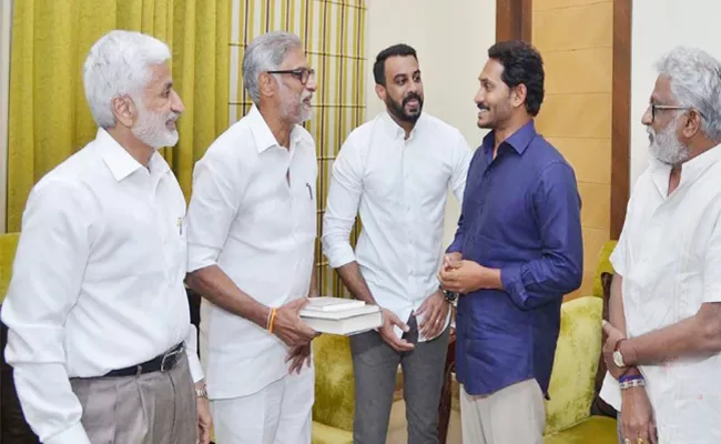 Daggubati Venkateswar Rao Meet YS Jagan Mohan Reddy - Sakshi