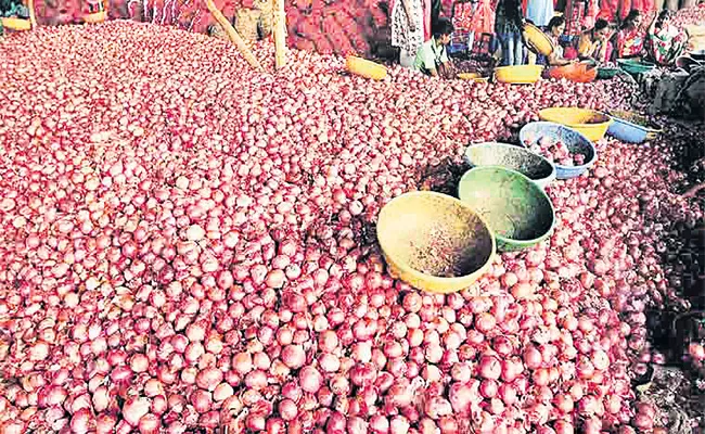 Onion Prices Down In This Winter Season - Sakshi