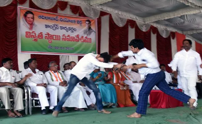 Congress leaders fights in the middle of meeting at Adilabad District  - Sakshi