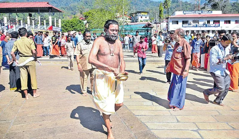 2 Women Below 50 Enter Sabarimala, Temple Reopens After "Purification" - Sakshi