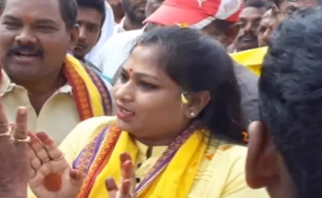 Protest Againist Payaka Rao pet TDP MLA Anitha In Visakapatnam - Sakshi