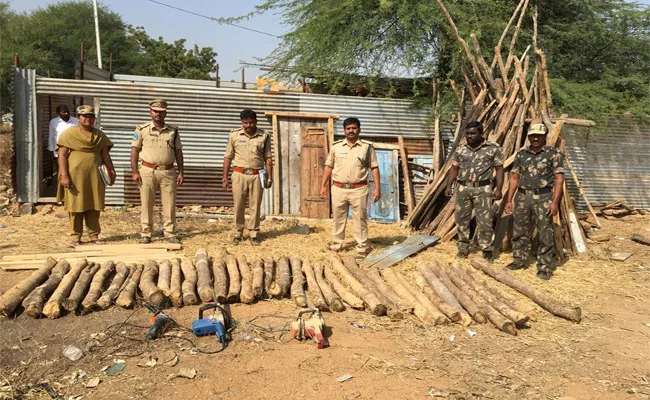 Wood Smugglers Arrested In Nizamabad - Sakshi