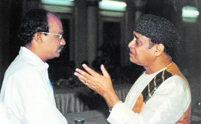 Bhupen Hazarika Participated In Eastern Programs - Sakshi