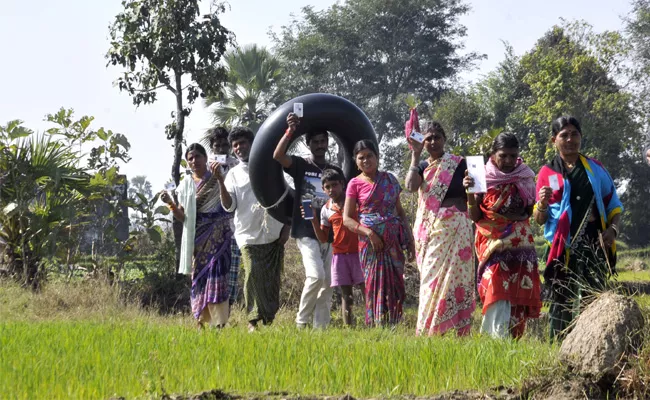 Peaceful Polling Telangana Panchayat Elections Warangal - Sakshi