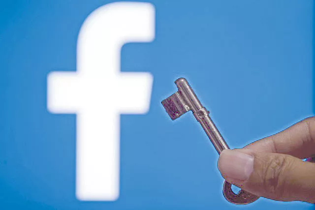 Facebook Under Fire for Collecting Data From Android Apps - Sakshi