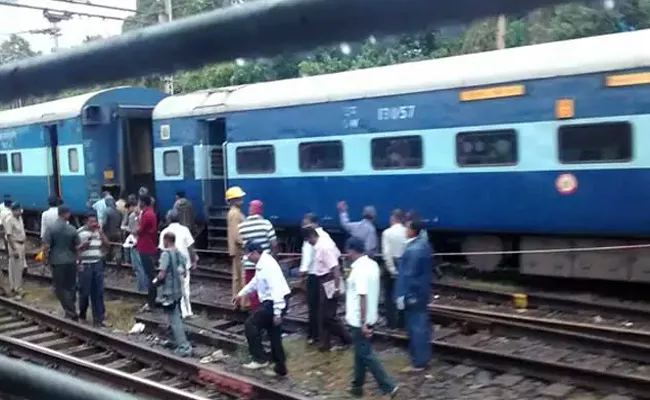 Wipro Employee Dies While Trying to Get Down From Moving Train in Bengaluru - Sakshi