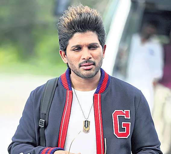 allu arjun sankranti celebrated in palakollu - Sakshi