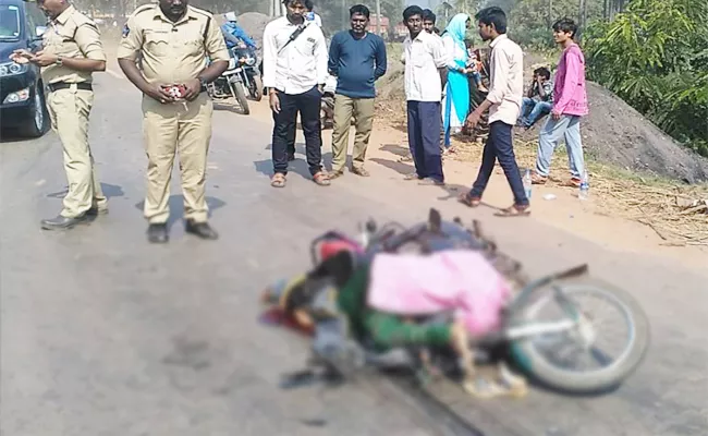 Girl Child Died in East Godavari Lorry Accident - Sakshi