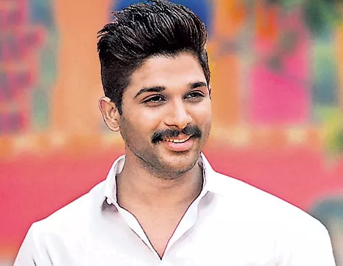 Kiara Advani to team up with Allu Arjun - Sakshi