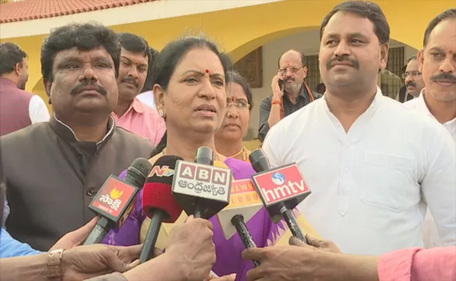 DK Aruna Meeting WIth COngress Leaders At Gandipet - Sakshi