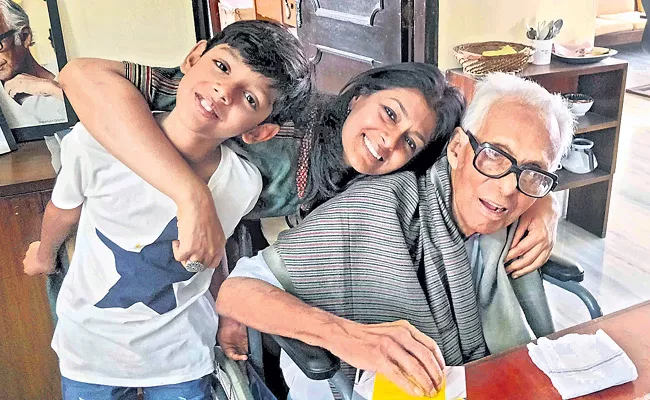 The world famous Indian cinematographer is Mrinal Sen - Sakshi