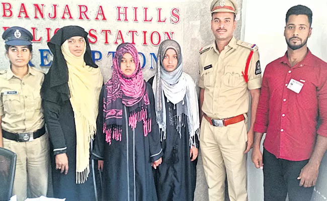 Two Hyderabad Missing Muslim Girls Found In Mumbai - Sakshi