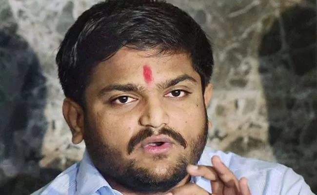 Hardik Patel Calls The Reservation Decision PM Last Arrow - Sakshi