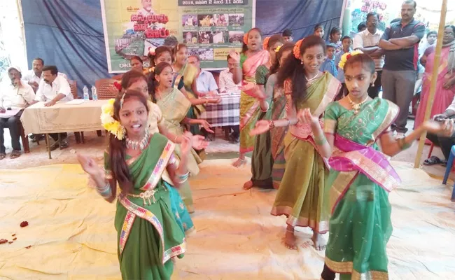 School Students In Janmabhoomi Maa vooru Programme - Sakshi