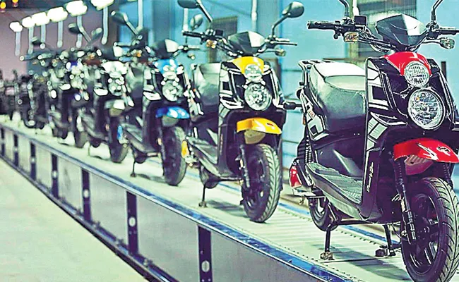 E cars And Bikes in hyderabad  Metro Stations - Sakshi