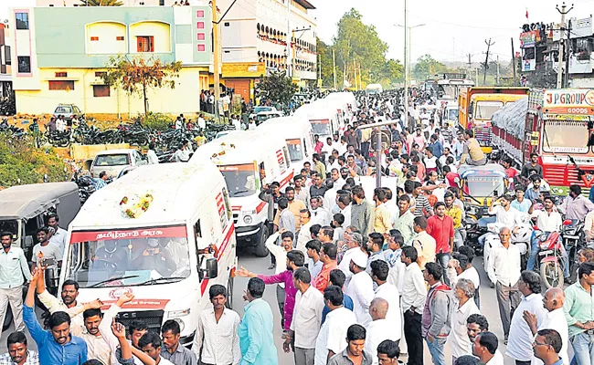 Ayyappa Swamulu held the funeral on Tuesday - Sakshi